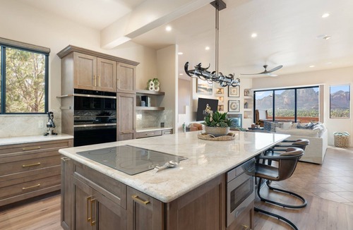 West Sedona House | Sycamore Canyon Luxe Retreat | 180° Views + Hottub