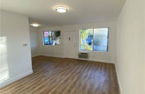 Glendale Apartment | t Brand new floors, dishwasher, stove, oven, hood, baths & 1 mile walk to Mall.