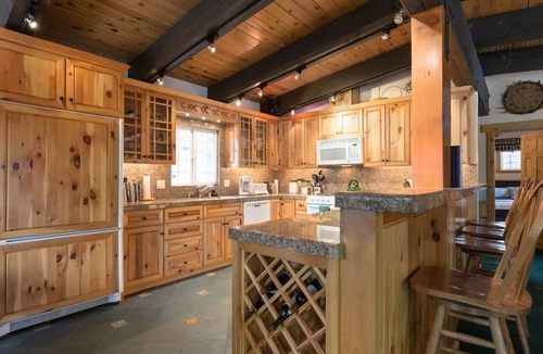 Chamberlands House | Tahoe Group Oasis | 5BR, EV Charger & Fast Wifi