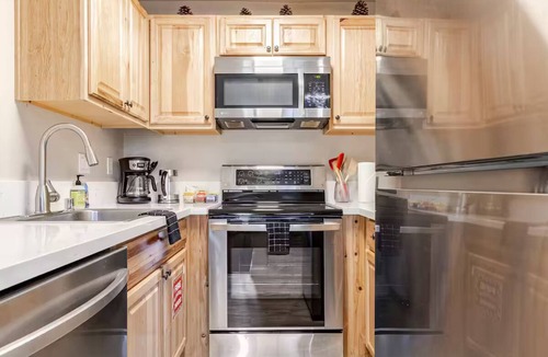 Tahoe Village Condo | Tahoe Mountain Escape. 12 Min to Beach