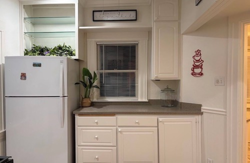 Southeastern Sacramento House | Tahoe Park Bungalow Retreat Near Midtown & UCD Med