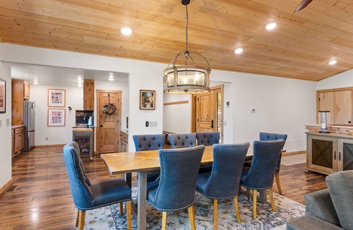 Tahoe Woods House | Tahoe Sequoia Escape in Tahoe City