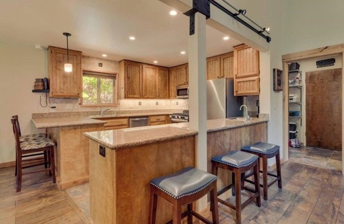 Tahoma Cabin | Tahoe Sugarlodge Near Trails, Beach & Homewood