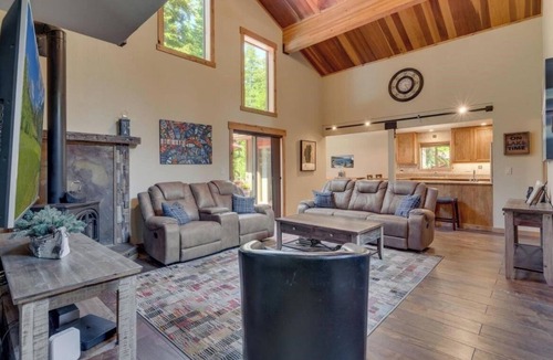 Tahoma Cabin | Tahoe Sugarlodge Near Trails, Beach & Homewood
