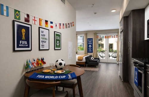 Orange Apartment | Tangerine Terrace - FIFA Ready!
