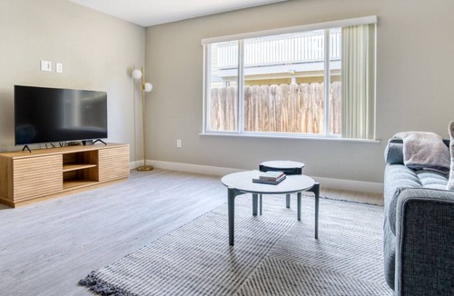Campbell Apartment | Tasteful Campbell 1BR w/ W/D, Pool, Gym, walk to WF + TJ, by Blueground