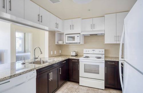 Evergreen Park Apartment | Tasteful Palo Alto 2BR w/W/D, Pool & Spa, near 280 & 101, by Blueground