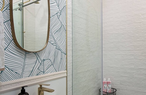 Westlake Apartment | Terrific studio with AC in sunny Los Angeles