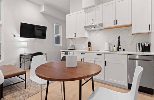 Pacific Heights Apartment | The Addison by Kasa | Centrally Located - Queen Studio | San Francisco