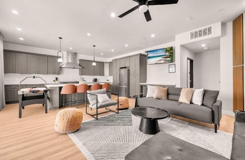 Fallbrook House | The Almond Estate Villa Modern Group of 24 Retreat