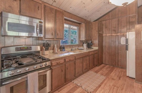 Fox Farm Cabin | The Avalon Retreat + Huge Yard + Patio/BBQ+Firepit