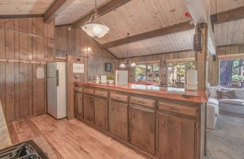 Fox Farm Cabin | The Avalon Retreat + Huge Yard + Patio/BBQ+Firepit