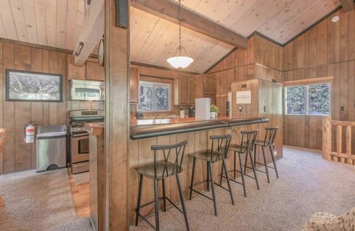 Fox Farm Cabin | The Avalon Retreat + Huge Yard + Patio/BBQ+Firepit