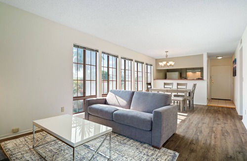 Palms Apartment | The Bagley #201