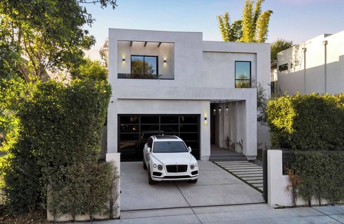 Beverly Grove House | The Beverly Hills Modern Villa
