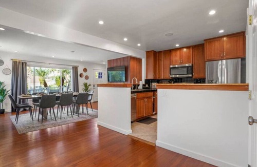 Point Loma Heights House | The Big Kahuna w/Roof Top