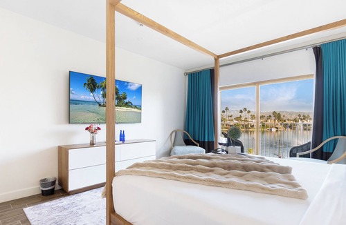 La Quinta Hotel | The Chateau at Lake La Quinta