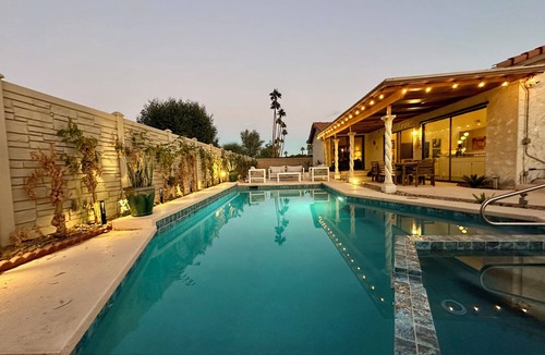 Araby House | The Compadre: 70s vibes 3BD with POOL and SPA, TENNIS & PICKLEBALL