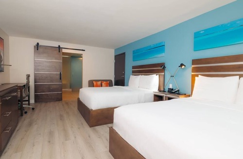 Harbor Hotel | The Cove Hotel | 2 Queen Queen Suites w/Firepit, Lounge & Gym Access