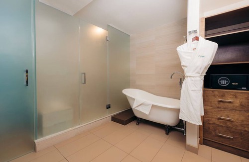 Harbor Hotel | The Cove Hotel, One Bedroom Suite | Poolside Cabanas, Wave Lounge & More
