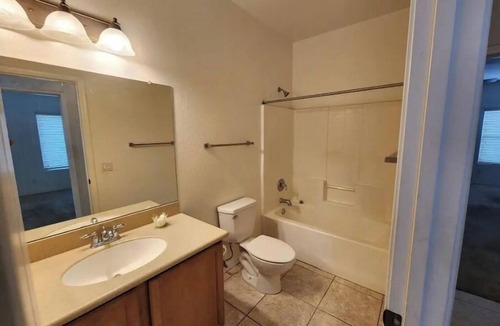 El Mirage House | The Cozy 3 bedroom 3 bathroom Home