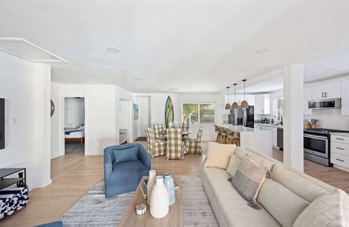Del Rey House | The Culver | 4 bedrooms & spa! by Colby & Conrad