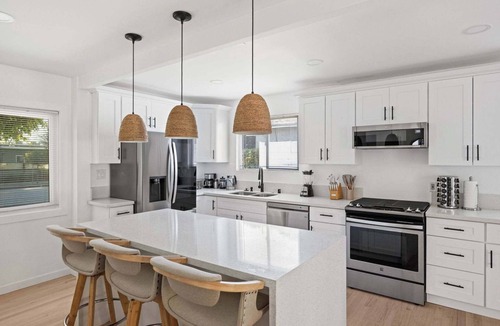 Del Rey House | The Culver | 4 bedrooms & spa! by Colby & Conrad