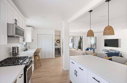 Del Rey House | The Culver | 4 bedrooms & spa! by Colby & Conrad