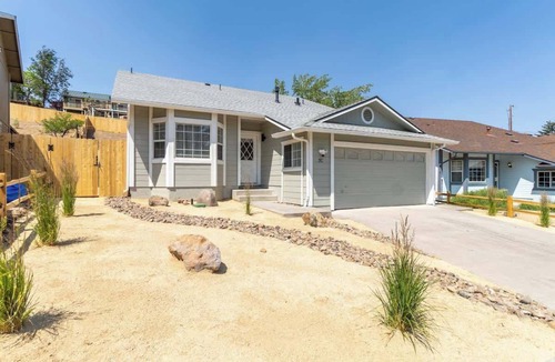 Northeast Reno House | The Deco Retreat - UNR - Pet Friendly