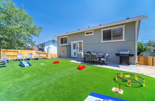 Northeast Reno House | The Deco Retreat - UNR - Pet Friendly
