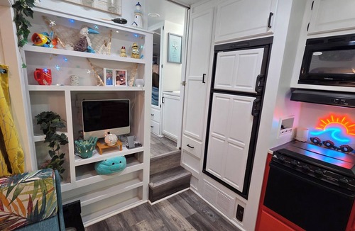 Apache Junction House | The Desert Beach House: Vibrant Coastal Glamping