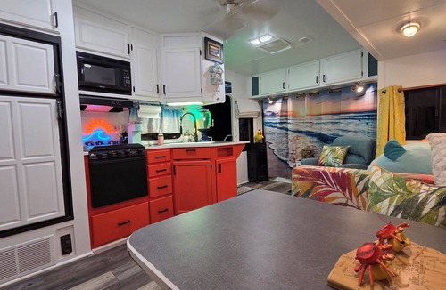 Apache Junction House | The Desert Beach House: Vibrant Coastal Glamping