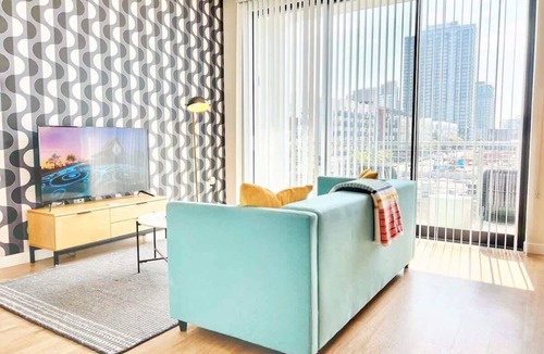 East Village Apartment | The Groovy Getaway w/Rooftop Views – Heart of San Diego