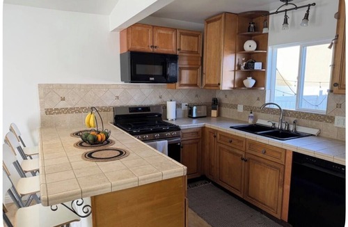 Lomita House | The Hidden Gem 2BR,private entry, yard, parking, Near Beach,Dining,Shops,Cinema