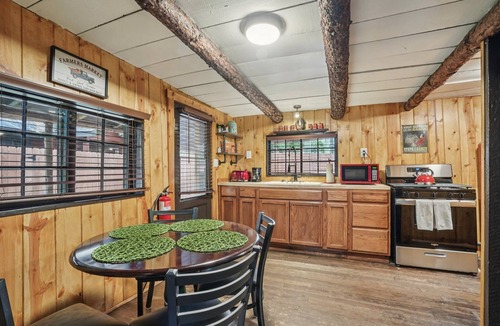 Idyllwild House | The Hideout - Cozy Pet-friendly Cottage in Town