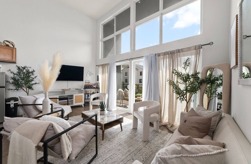 Downtown San Diego Apartment | The Italian Retreat Prime Location of Little Italy! Dedicated Parking available!