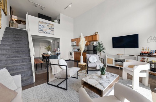 Downtown San Diego Apartment | The Italian Retreat Prime Location of Little Italy! Dedicated Parking available!