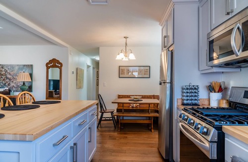 Bradley House | The J's Nest Cottage - Quiet Country Cottage with Mountain Views!
