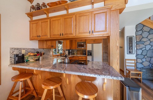 Serene Lakes Cabin | The Lodge: Comfort&Hospitality AC/4bdrm/10 beds/beach