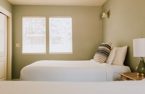 Long Barn Cabin | The Long Barn Lodge - Luxury Cabin L