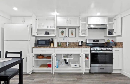 Huntington Park Apartment | The Metro Loft Retreat