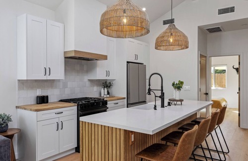 Thousand Oaks House | The Oaks - Luxury Stay Near Malibu, Patio, Fire Pit, Fast Wifi, 2 Bedroom