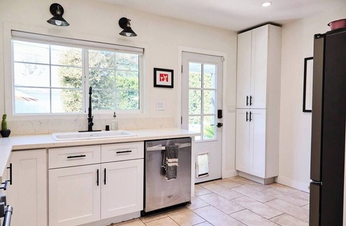 Lake Balboa House | The Oasis | Sleeps 6 | Private Pool & Garden