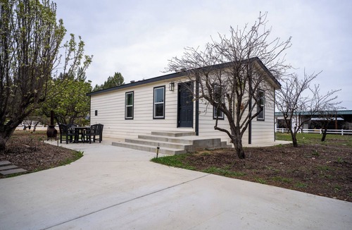 Temecula House | The Orchard - Cozy Ranch Retreat Nestled in the Trees