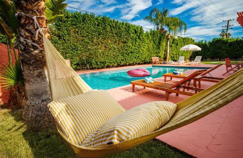 Racquet Club West Villa | The Pink House - Palm Springs Gem with Private Pool & BBQ