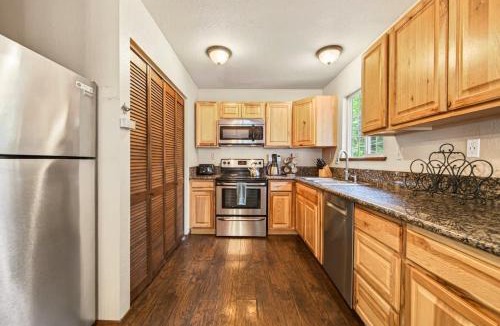Tahoma House | The Rustic Pine 2BDR Cabin