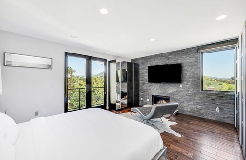 Hollywood Hills House | The Steel Estate