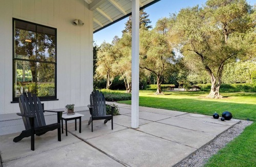 Walnut Grove House | The Tennis House. A Mid-Century Modern River Getaway