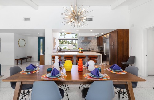 Vista Las Palmas House | The Topaz Gem: A Mid-Century Modern Palm Springs Retreat with Private Pool & Spa
