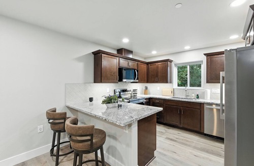 Auberry Apartment | The White House | Coveted Triplex Near Lake